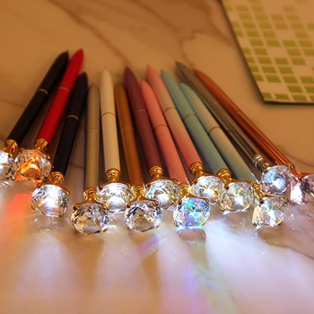 1БР Творчески led лампа Големият диамант метална химикалка писалка с блестящ кристал, метален корпус, каратная диамант химикалка химикалка, канцелярский инструмент за писане