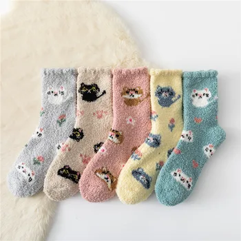 Зимни топли пухкави чорапи в женските чорапи Сладък меки еластични коралови кадифени чорапи Домашни чорапи за кърпи чисти цветове