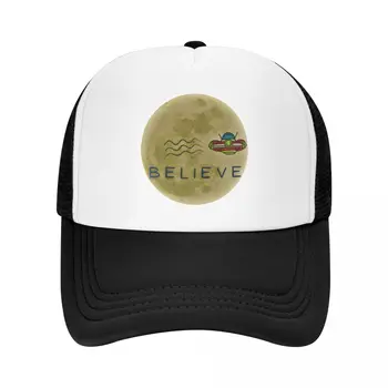 Копие перфектен подарък за любителите на НЛО. Прост дизайн върху тениски, чаши, магнити, копчета... Бейзболна шапка