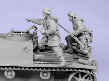 Пехота 1/35 в разглобено формата на зимата включва 2 (без резервоар) Комплекти миниатюрни модели от смола, небоядисана