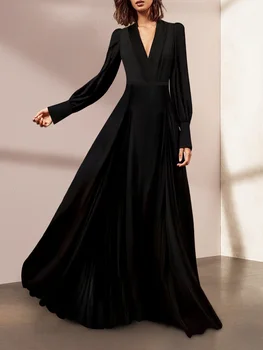 Премиальное черна рокля, темпераментное рокля с V-образно деколте, малко дизайнерско плиссированное дълга рокля, голяма люлка, дължина до глезена на крака, женски ново